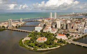 Vista aérea da Ilha de Antônio Vaz e do centro da cidade do Recife, em Pernambuco