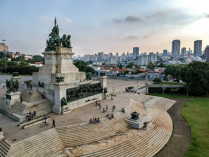 Vista aérea do Monumento à Independência no Parque da Independência em São Paulo