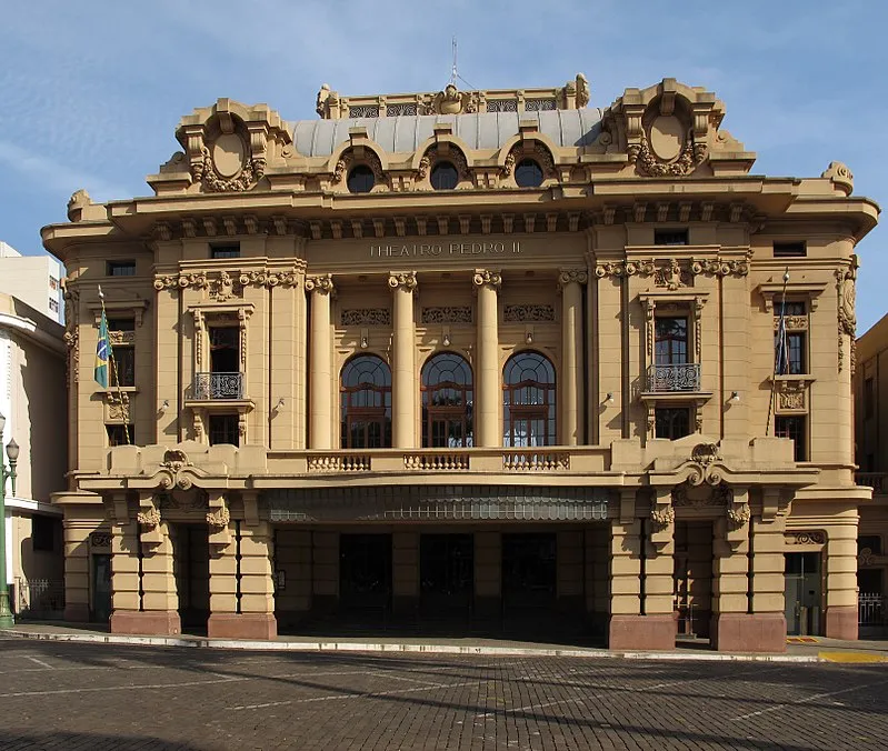 Fachada histórica do Theatro Pedro II em Ribeirão Preto, São Paulo