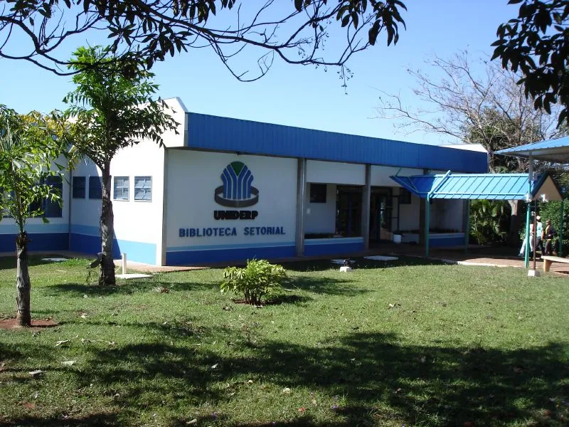 Biblioteca Setorial da Uniderp em Campo Grande vista do lado externo