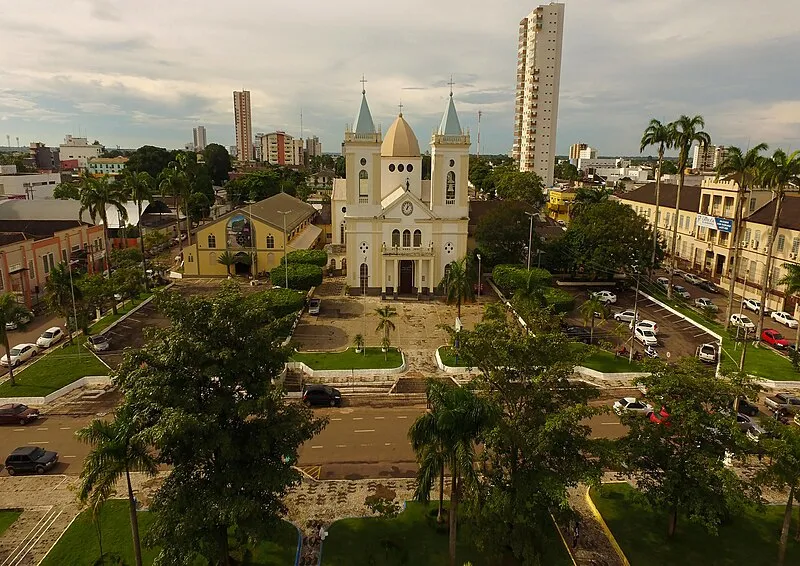 Vista aérea da Catedral do Sagrado Coração de Jesus em Porto Velho, Rondônia