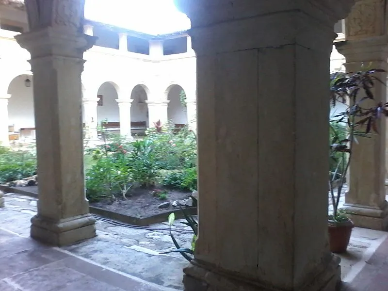 Claustro interno do Convento da Igreja de São Francisco em São Cristóvão