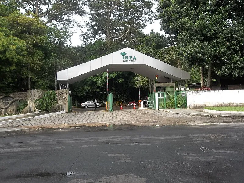 Entrada principal do Instituto Nacional de Pesquisas da Amazônia (INPA) em Manaus