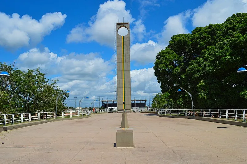 Marco Zero do Equador em Macapá, com linha equatorial e monumento central