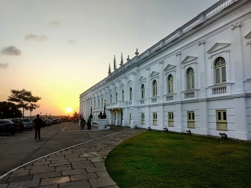 Palácio dos Leões ao pôr do sol em São Luís do Maranhão