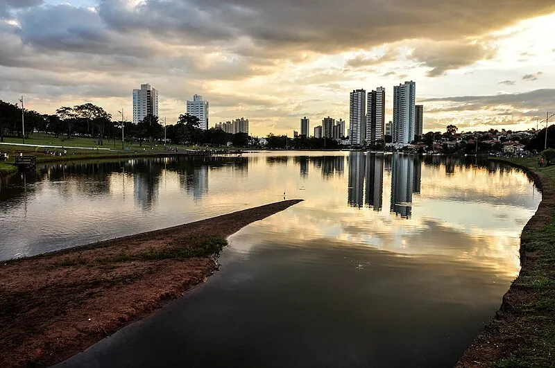 Parque das Nações Indígenas em Campo Grande no final da tarde