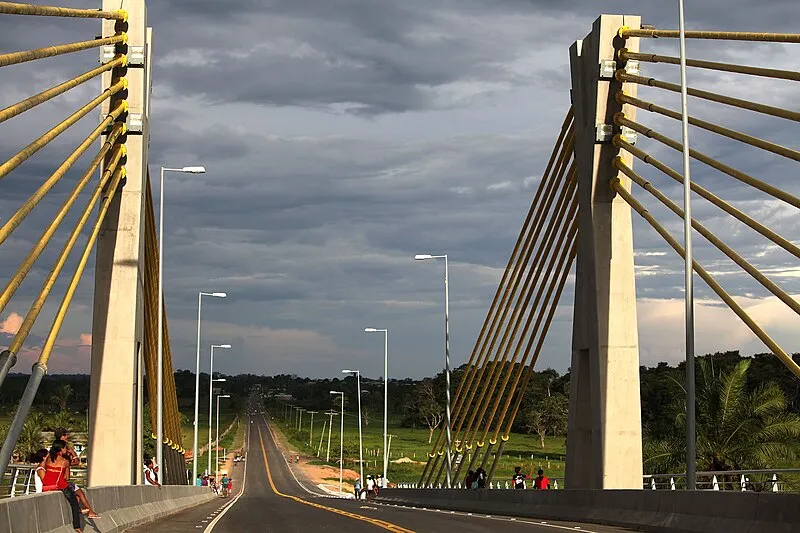 Ponte da Liberdade sobre o Rio Tarauacá, no estado do Acre