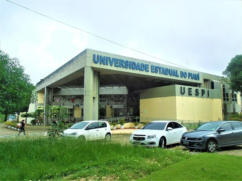 Fachada da Universidade Estadual do Piauí em Teresina