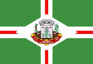 Bandeira oficial do município de Naviraí, Mato Grosso do Sul. Por Ronisano – CC BY-SA 4.0, via Wikimedia Commons