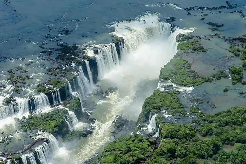 Vista aérea das Cataratas do Iguaçu no Paraná