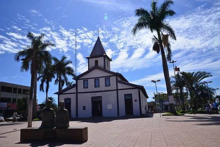 Igreja Matriz de Aparecida de Goiânia em Goiás