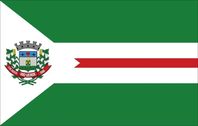 bandeira oficial do município de Rio Verde em Goiás com brasão central
