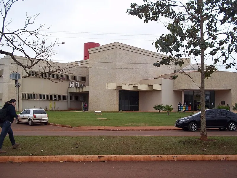 Fachada da Biblioteca Central da Universidade Federal da Grande Dourados (UFGD) em Mato Grosso do Sul