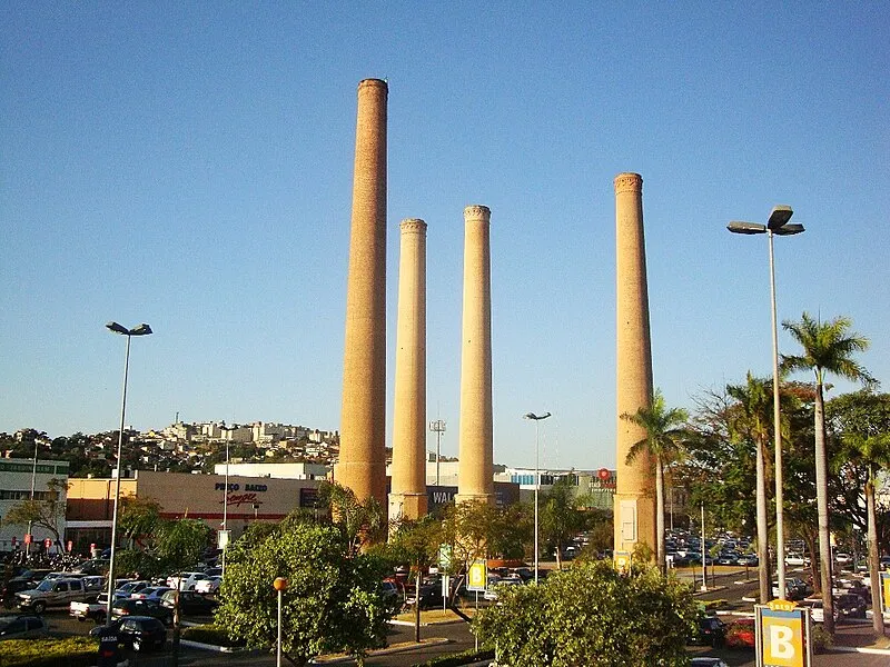 Chaminés históricas do Itaú Power Shopping em Contagem, Minas Gerais