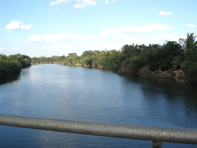 Rio Urupá cortando a cidade de Ji-Paraná em Rondônia