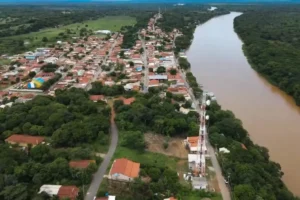 Vista aérea de Barão de Melgaço às margens do Rio Cuiabá