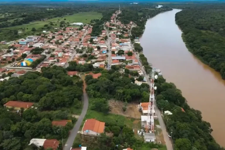 Vista aérea de Barão de Melgaço às margens do Rio Cuiabá