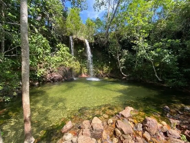 Cachoeira das Araras em São Félix do Tocantins com águas cristalinas e vegetação nativa