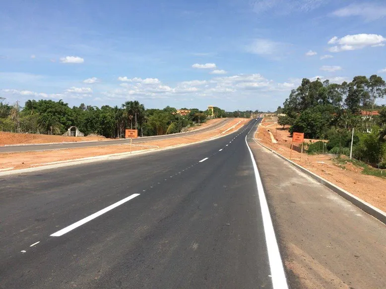 Rodovia duplicada em Caldas Novas Goiás ligando à região de Morrinhos