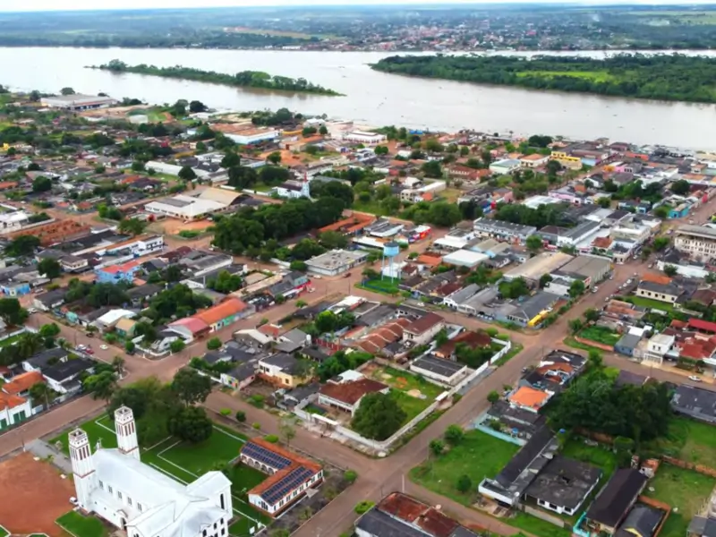Vista aérea de Guajará-Mirim com o Rio Mamoré ao fundo