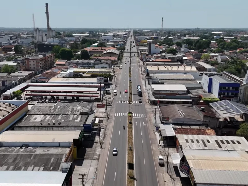 Vista aérea da avenida principal de Castanhal no estado do Pará