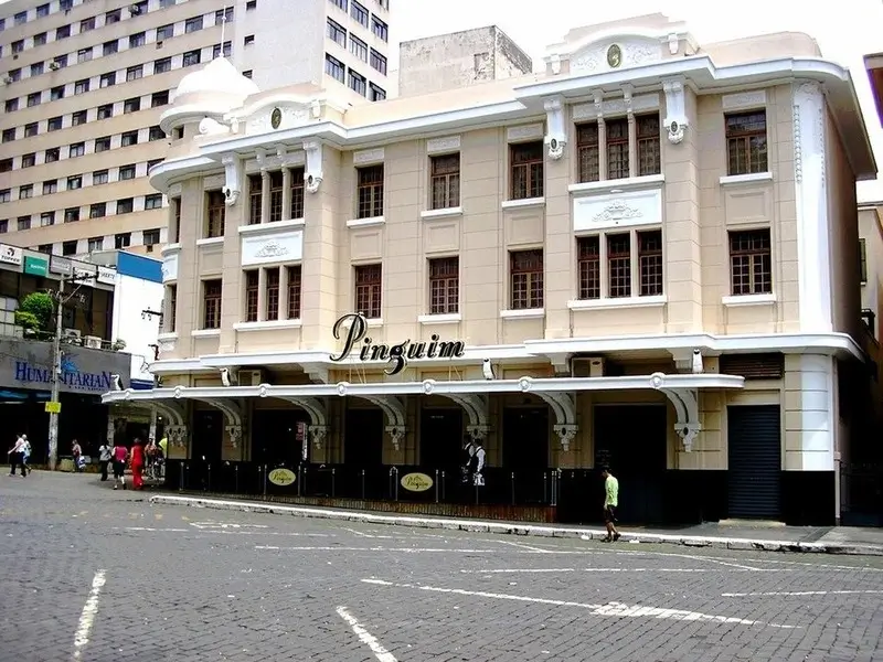 Fachada da Choperia Pinguim, ponto histórico e gastronômico tradicional de Ribeirão Preto, São Paulo